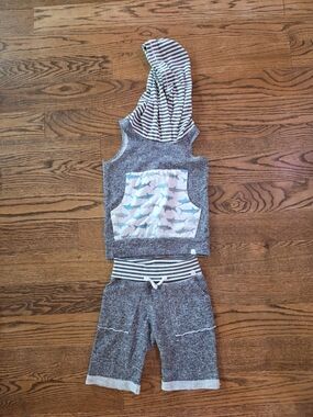 Little Road Co. (Lulu & Roo)  Sleeveless Top & Shorts Shark Set- Size 5